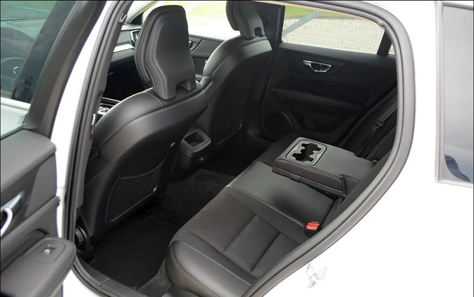 Volvo V60 cena 79800 przebieg: 198217, rok produkcji 2020 z Świdnica małe 781